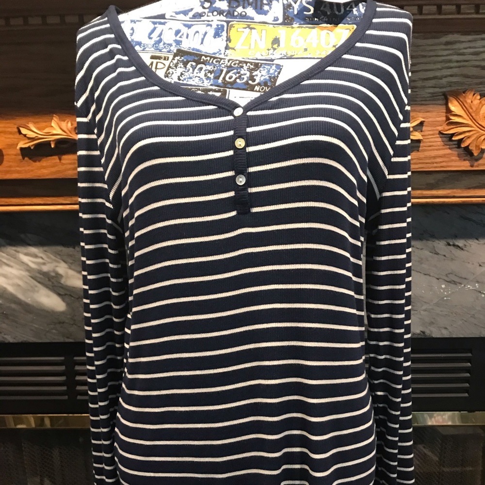 Long Sleeve Cable Knit Shirt. Women’s Large